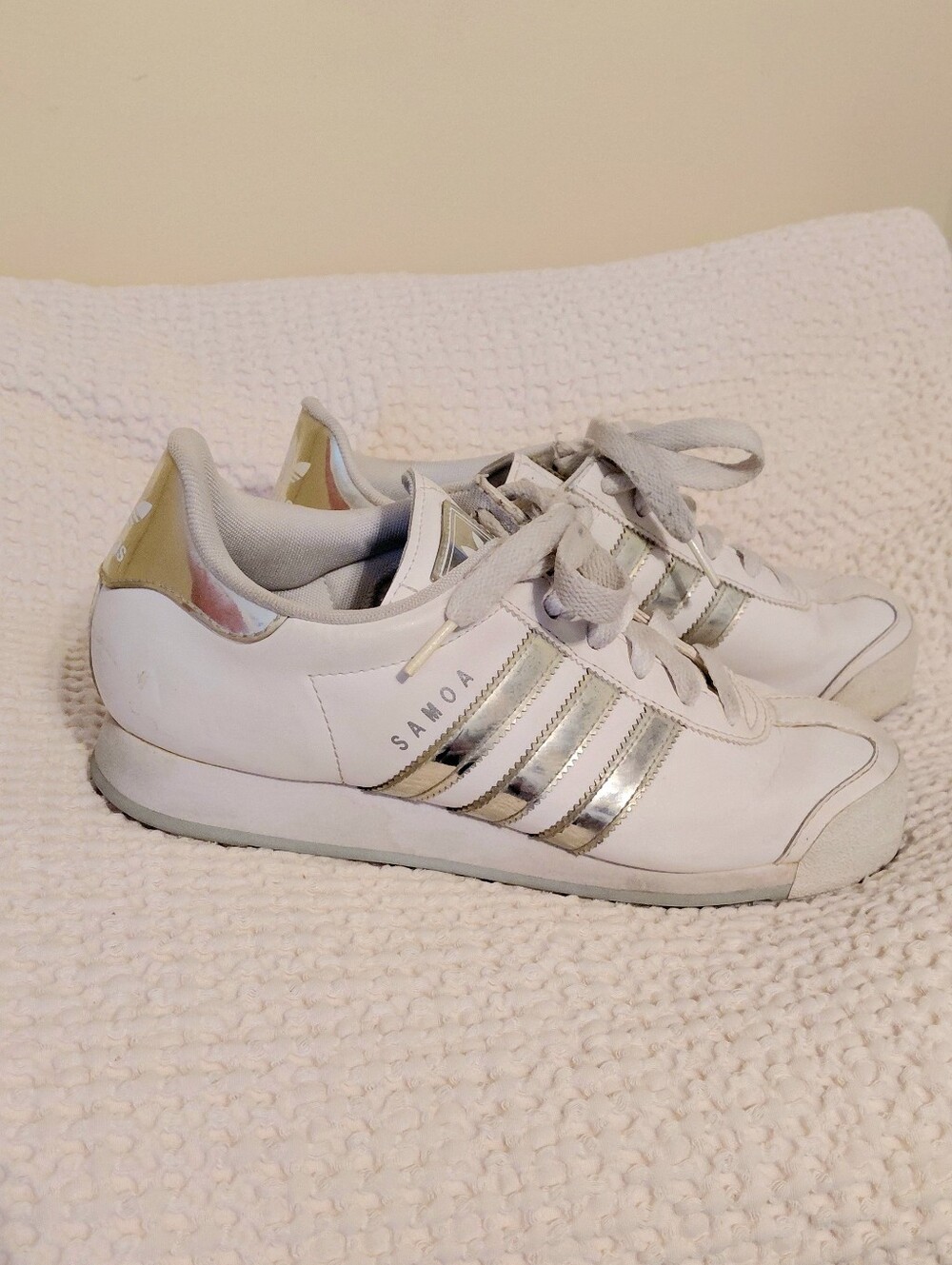 Adidas SAMOA Trendy white With Silver Size 8 Minimalist Sneakers